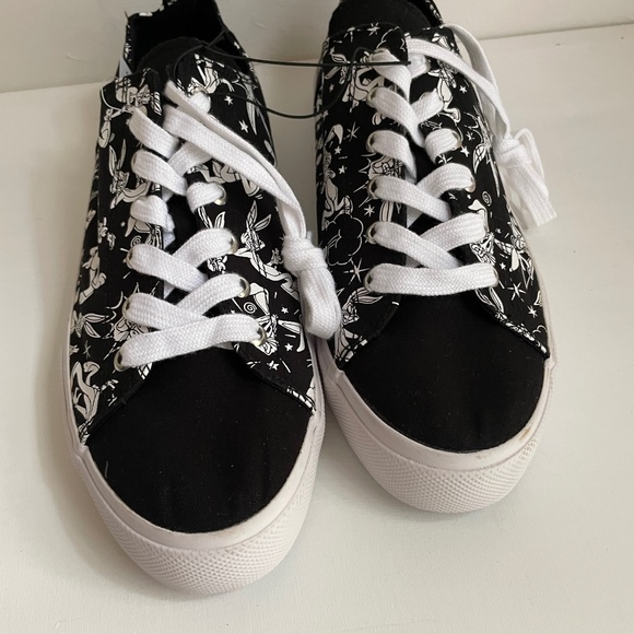 Looney Tunes Bugs Bunny Womens 11.5 Canvas Sneaker Low Cut Fun Cartoons Bold - Picture 3 of 13